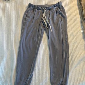 Lululemon joggers size 8 gray